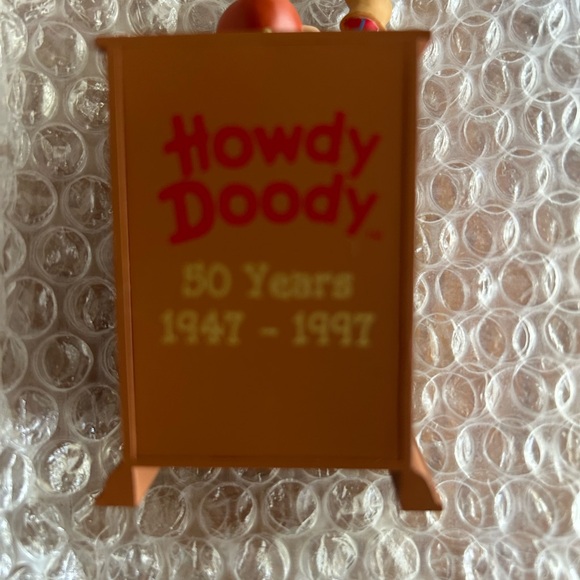 Hallmark Keepsake Ornament, Howdy Doody, Anniversary Edition, 1997 - Picture 4 of 7
